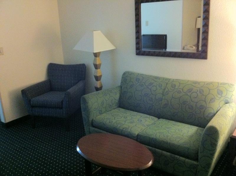 Studios And Suites 4 Less - Gum Road Chesapeake Room photo