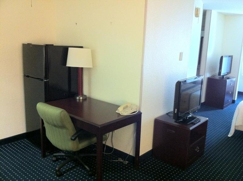 Studios And Suites 4 Less - Gum Road Chesapeake Room photo